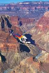 ヘリコプターで迫力あるグランドキャニオン遊覧飛行